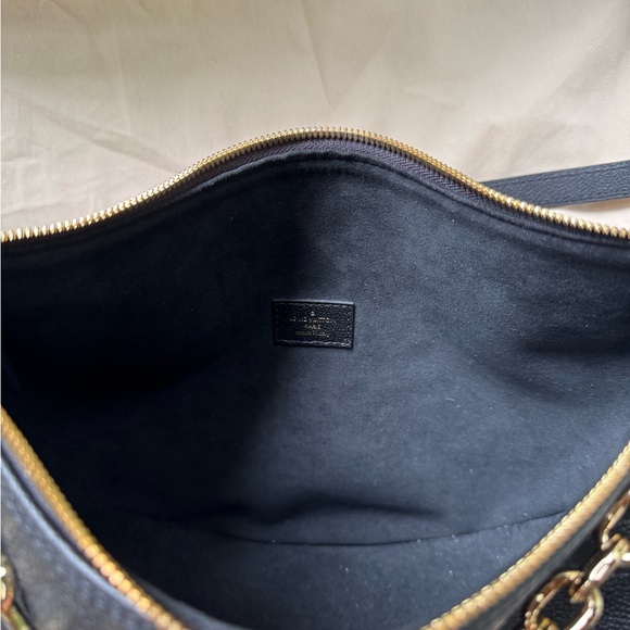 Louis Vuitton Black Loop Hobo - Picture 4 of 5